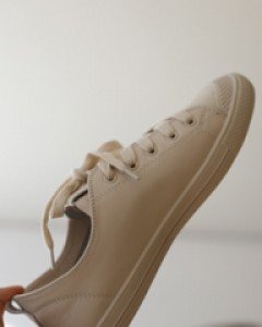 플레인 leather sneakers