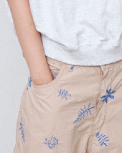 Pine needle embroidery pants