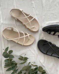 (225-250/2color) 피스샌들  (모던한 투컬러로 구성으로 어떤 룩에나)