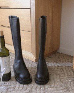 팩토리 롱 부츠 (뻑뻑함 없는 뒷부분 지퍼로 탈,착화가 편한건 기본!)