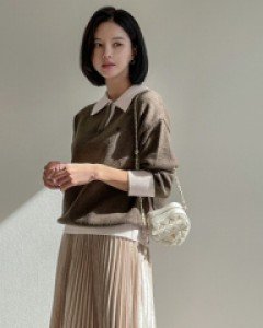Half-open color matching collar knitwear