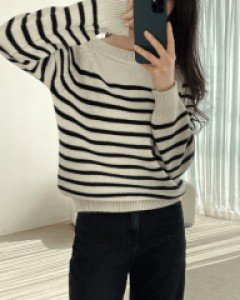 Attractive horizontal striped Knitwear