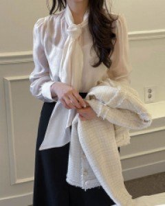 She's ribbon tie blouse
