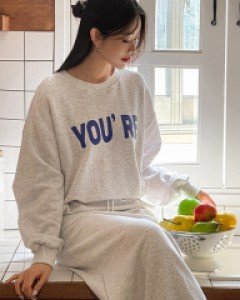 UR Back Slit Patch Sweatshirt