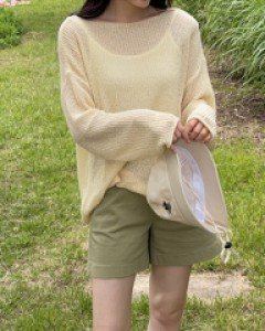 Clean roll-on knitwear