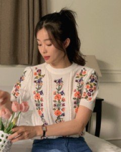 Kemi Flower Embroidery Short-Sleeved Knitwear