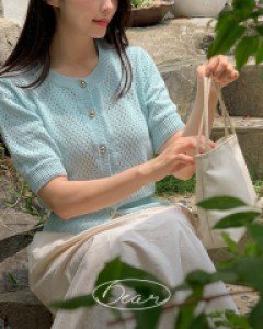 [Dear Short Women] Gold button punching short-sleeved cardigan