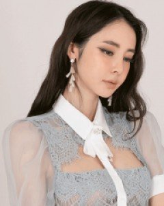*테이스 블라우스*