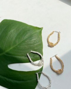 Drall twist earring