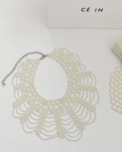 Pearl collar necklace