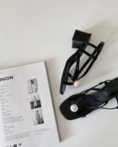 Myumyu jinju strap sandal