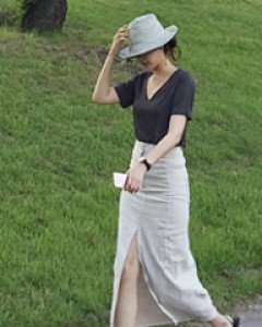 린넨롱스커트린넨100%의 소재로 시원하고 멋스러워요인기상품으로 재입고되었어요^^