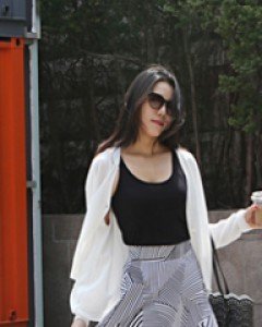 애니가디건고급스럽고 핏이 정말 간지나요!시원하고 좋은 면사로 짠 가디건이랍니다^^