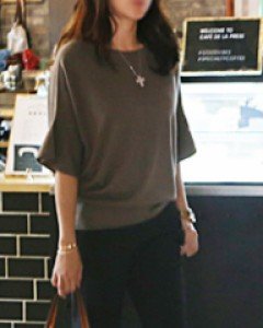 캐시미어 홀가먼트니트고급스럽고 우아한 캐시미어 홀가먼트니트예요~너무 가볍고 편안하네요^^