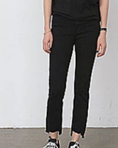 언발커팅블랙진편안한 착용감으로 핏도 정말 예뻐요~어디에나 잘어울리며 스타일 up!!