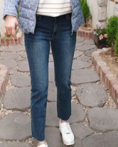 일자핏청바지바디라인이 날씬해보여요착용감도 너무 편해요^^추천합니다^^