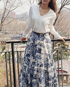 몰리나수입롱스커트여성스럽고 예쁘지요~괜히 기분까지 좋아지네요^^