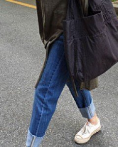 밑단큐빅롤업청바지일자통핏으로 정말 예뻐요~스판성이 좋아 착용감이 정말 좋아요^^