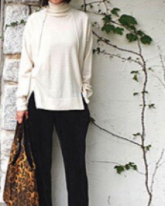 울폴라니트부드럽고 가벼워요~적당한 두께에 심플하고 예뻐요추천합니다^^