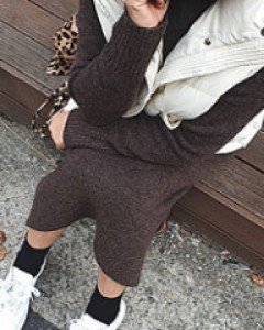 폴라니트원피스부드럽고 톡톡한 니트소재따뜻하고 정말정말 예쁘답니다^^추천합니다~