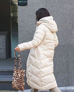 오리털롱패딩한겨울날씨에도 끄떡 없어요^^정말 따뜻하고 예쁜패딩이예요~강추!!강추!!