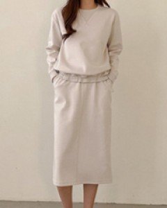 베이직세트심플한 이지룩으로 너무 예뻐요^^소재 좋고 핏도 아주 예뻐요!!추천해요!!