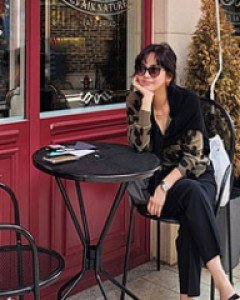 미쏘플라워가디건깃털처럼 가볍고 포근해요얇은편이라 자켓안에도 좋아요주문폭주!!