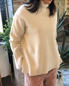 안나터틀트임니트부드러운 감촉이예요~가성비 최고^^추천해요!!