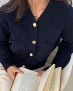 피아제 부클레 가디건단품으로 입어도 너무너무 예뻐요~단추포인트로 스타일업~