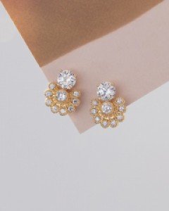 타임투러브 버튼귀찌