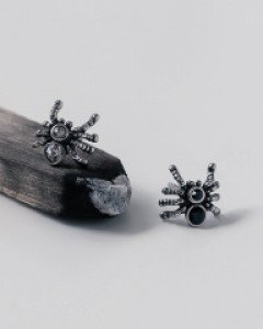 블랙위도우 귀걸이