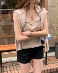frill sleeveless top