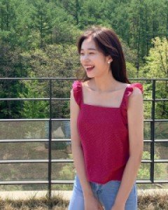 frill sleeveless blouse