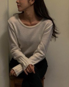 Fine Wool U Neck Knit