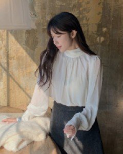 Highneck bowknot blouse
