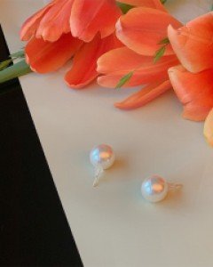 Classic pearl earrings