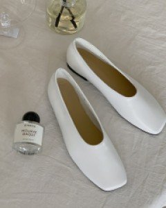 Modern matte flat shoes