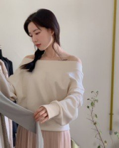 Loanne Off shoulder Man to man