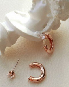 브리디 큐빅 하프 링귀걸이