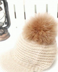 뽀송한 골지 짜임 타조 퍼 방울 니트 캡 모자