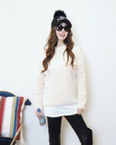 프렌치 라이트 베이지 언밸런스 골지 짜임 모헤어울 니트