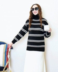 레이디 블랙 스트라이프 터틀넥 니트