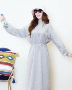소녀의 그레이 허리 스트링 루즈핏 롱 원피스