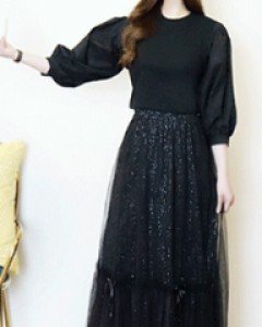 캐롤린 블랙 7부 볼륨 소매 루즈핏 티