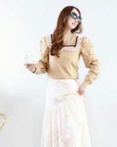 스위트 레이디 베이지 레이스 트리밍 절개 소매 셔링블라우스