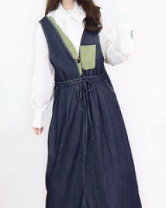 하모니 다크블루 루즈핏 반오픈 허리 스트랩배색 데님 슬리브리스 롱 원피스