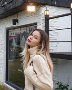 루즈핏 터틀넥 니트