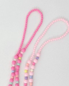 A. 구슬목걸이스트랩