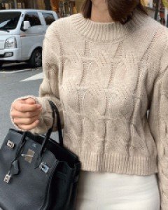 [재고한정50%할인]볼딩 꽈배기 크롭 니트