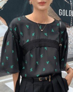 [재고한정50%할인][프리미엄퀄리티] Cactus 오버숄더 셔링소매 배색테잎 블라우스